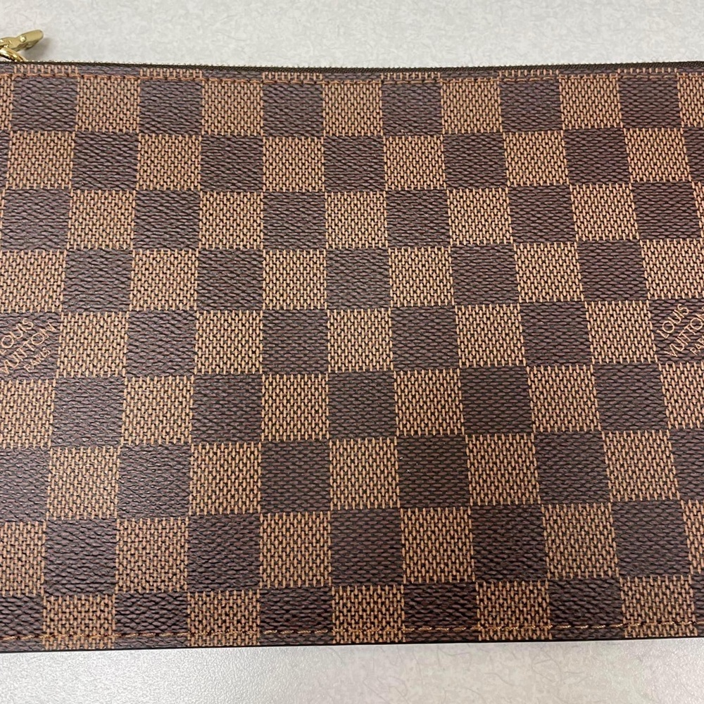 SOLD❌Authentic Neverfull DE MM/GM Pouch in Red Interior - Picture 4 of 16
